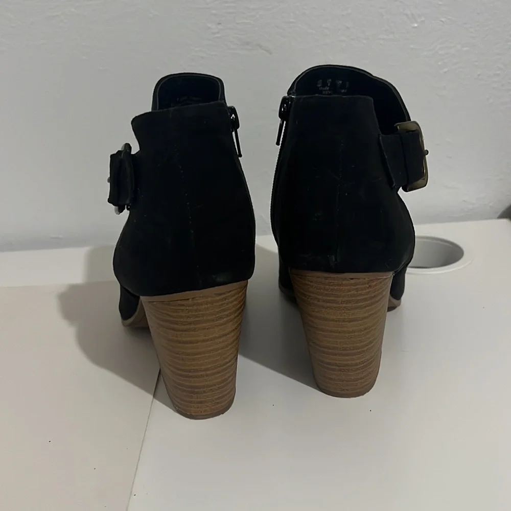 Open toed booties - Picture 3 of 7